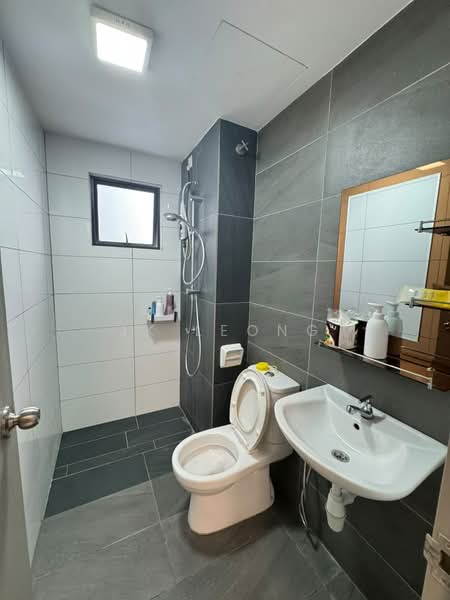 Servis Apartment untuk Dijual di Traders Garden @ Cheras Selatan - JK Leong - Bathroom - PropertyGuru.com.my