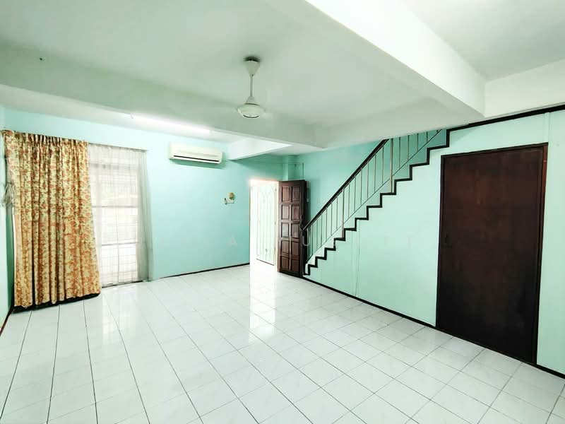 2-storey Terraced House for Sale in Taman Desa Melor (Senawang) - DILLA YUSOFF - Living Room - PropertyGuru.com.my