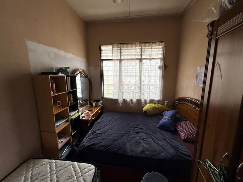 2-storey Terraced House for Sale in Desa Anggerik (Nilai) - DILLA YUSOFF - Bedroom - PropertyGuru.com.my