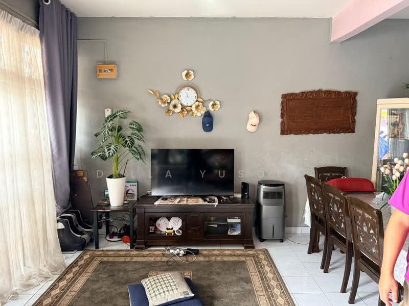 2-storey Terraced House for Sale in Desa Anggerik (Nilai) - DILLA YUSOFF - Living Room - PropertyGuru.com.my