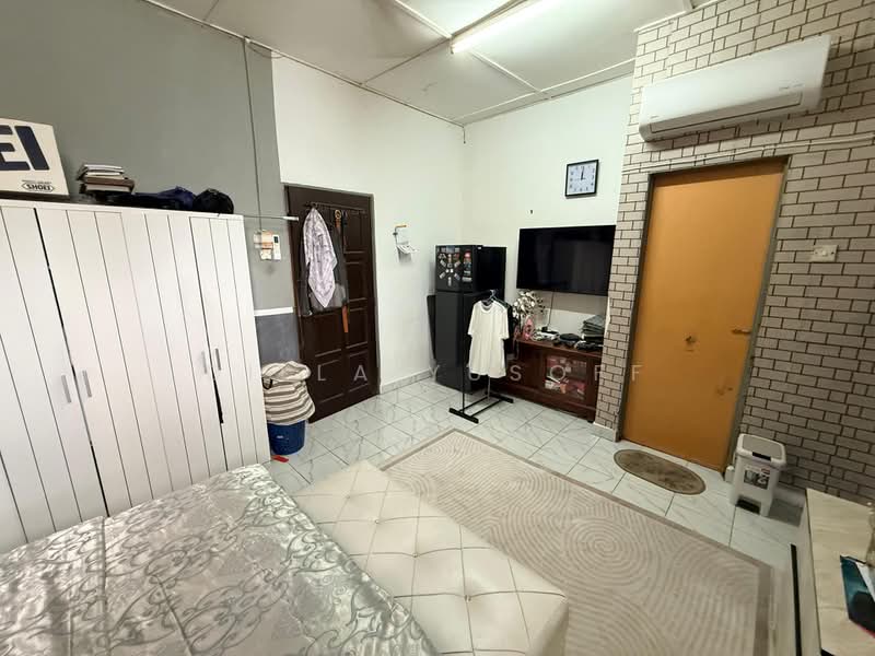 2-storey Terraced House for Sale in Desa Anggerik (Nilai) - DILLA YUSOFF - Bedroom - PropertyGuru.com.my