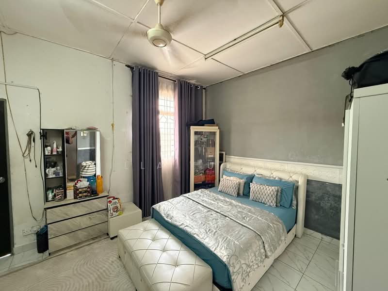 2-storey Terraced House for Sale in Desa Anggerik (Nilai) - DILLA YUSOFF - Bedroom - PropertyGuru.com.my