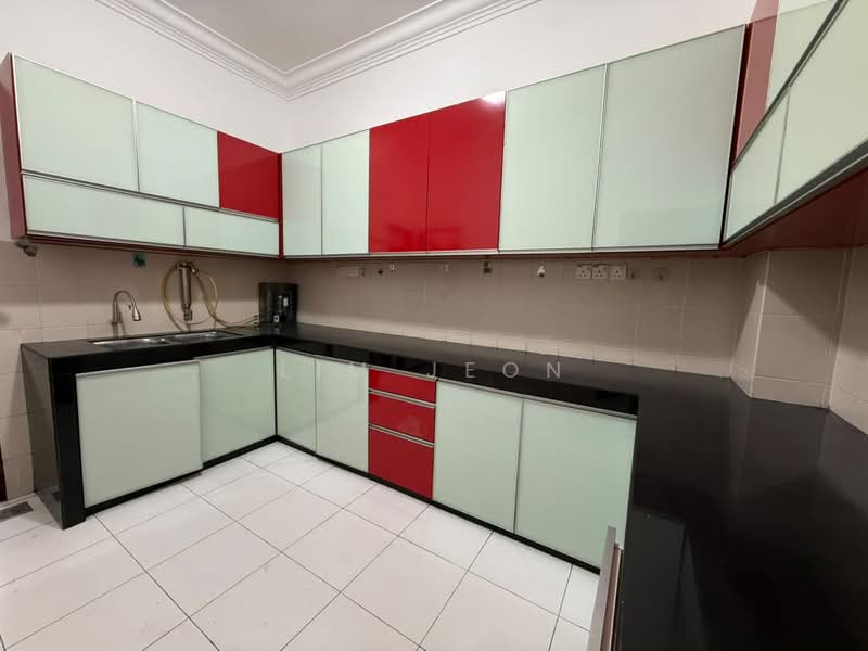 2-storey Terraced House for Sale in Port Klang (Pelabuhan Klang) (Selangor) - Lim Jeon - Kitchen - PropertyGuru.com.my