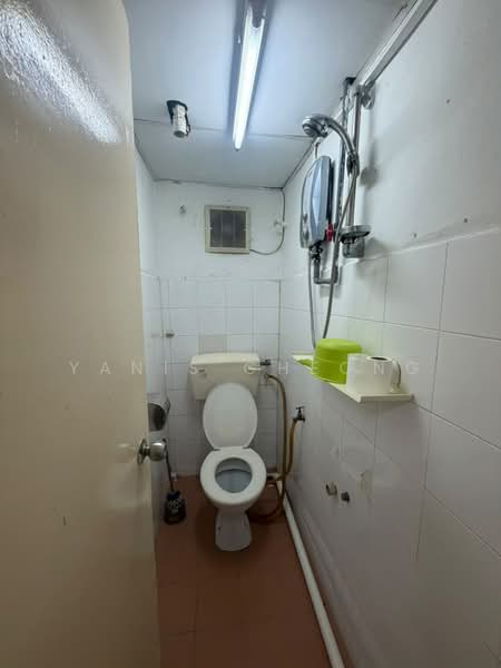 Pejabat untuk Disewa di Bandar Menjalara (Kuala Lumpur) - Yanis Cheong - Bathroom - PropertyGuru.com.my