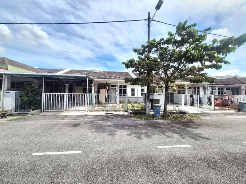 1-storey Terraced House for Sale in Bandar Saujana Putra (Tanjong Duabelas) - Megat Danial - PropertyGuru.com.my