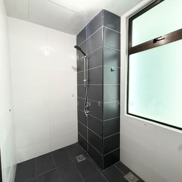 Service Residence for Sale at Wave @ Marina Cove - Regine Ng - Bathroom - PropertyGuru.com.my