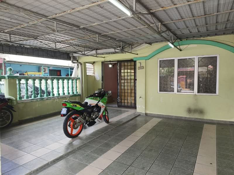 2-storey Terraced House for Sale in Bandar Tasik Kesuma (Beranang) - Azlan Shafei - Exterior - PropertyGuru.com.my