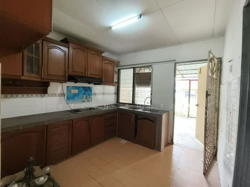 2-storey Terraced House for Sale in Bandar Tasik Kesuma (Beranang) - Azlan Shafei - Kitchen - PropertyGuru.com.my