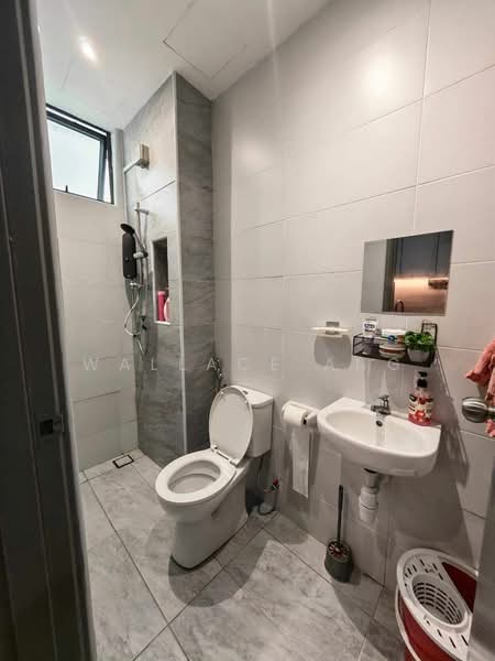 Servis Apartment untuk Disewa di KSL Residence @ Daya - Wallace Ang - Bathroom - PropertyGuru.com.my