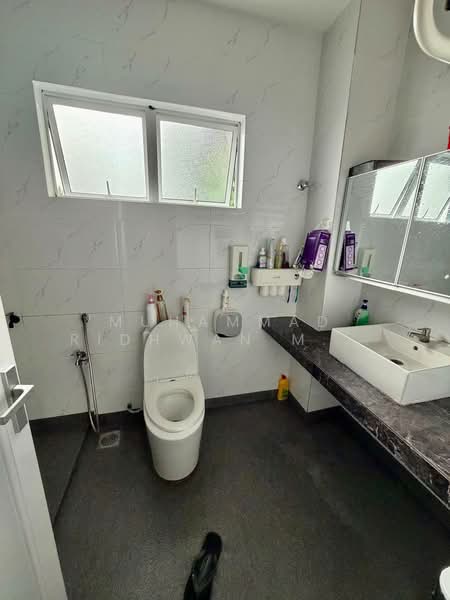 Bungalow for Sale in Taman Rasah Kemayan (Rasah) - Muhammad Ridhwan Mohd Huzairi - Bathroom - PropertyGuru.com.my