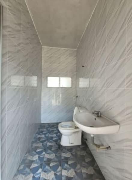 Semi-D Factory for Sale in Sungai Kapar Indah Industrial Park (Kapar) - Elwin Chok - Bathroom - PropertyGuru.com.my