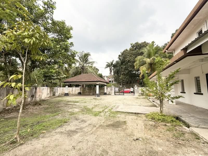 2-storey Terraced House for Sale in Bandar Putra Permai (Seri Kembangan) - Amber Chau - Exterior - PropertyGuru.com.my