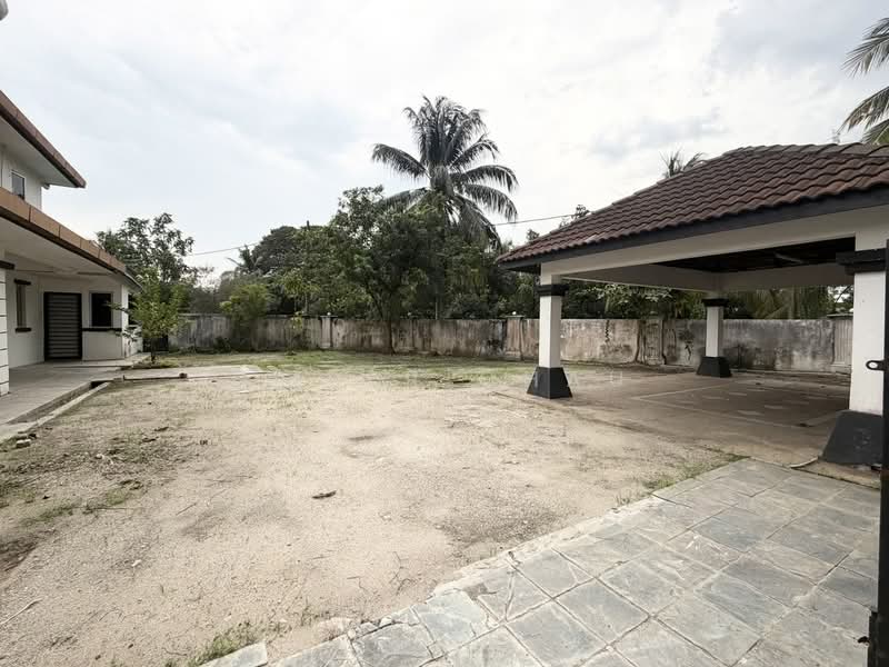 2-storey Terraced House for Sale in Bandar Putra Permai (Seri Kembangan) - Amber Chau - Exterior - PropertyGuru.com.my