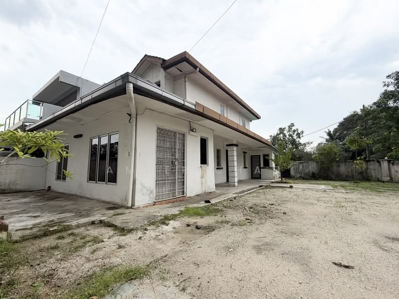 2-storey Terraced House for Sale in Bandar Putra Permai (Seri Kembangan) - Amber Chau - Exterior - PropertyGuru.com.my
