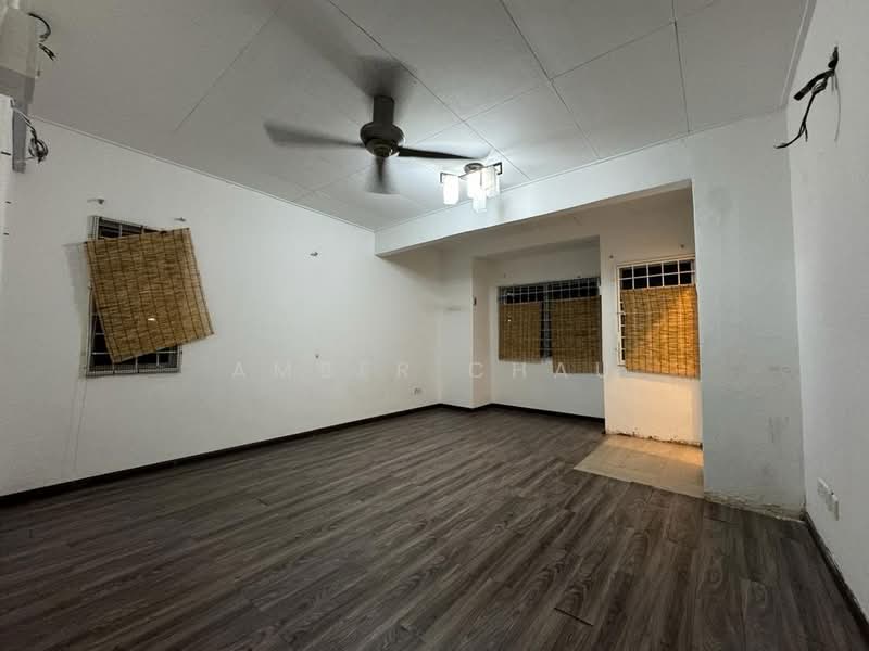 2-storey Terraced House for Sale in Bandar Putra Permai (Seri Kembangan) - Amber Chau - Living Room - PropertyGuru.com.my