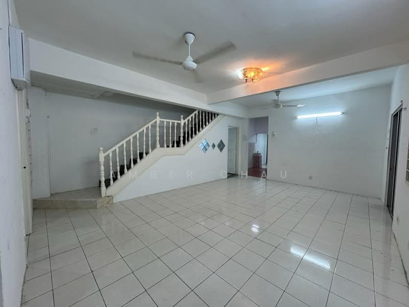2-storey Terraced House for Sale in Bandar Putra Permai (Seri Kembangan) - Amber Chau - Living Room - PropertyGuru.com.my