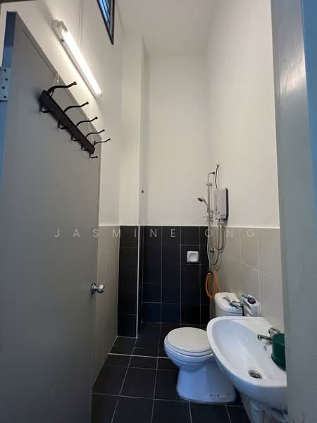 1-storey Terraced House for Rent in Bandar Putra (Kulai) - Jasmine Ong - Bathroom - PropertyGuru.com.my