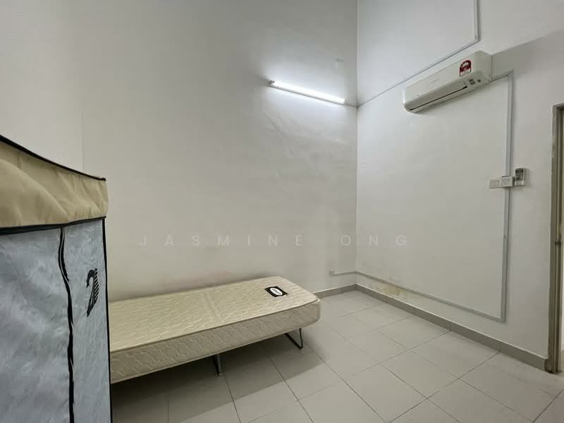 1-storey Terraced House for Rent in Bandar Putra (Kulai) - Jasmine Ong - Bedroom - PropertyGuru.com.my