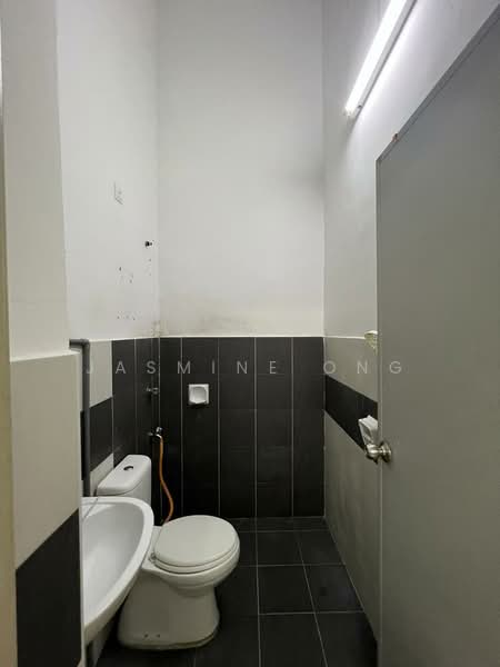 1-storey Terraced House for Rent in Bandar Putra (Kulai) - Jasmine Ong - Bathroom - PropertyGuru.com.my