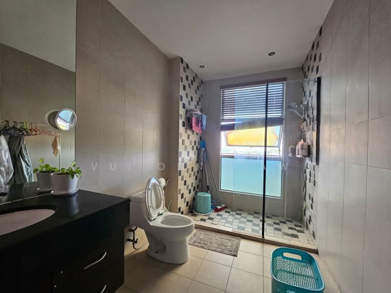 Condominium for Sale at Jesselton Condominium - Vui Onn Liaw - Bathroom - PropertyGuru.com.my