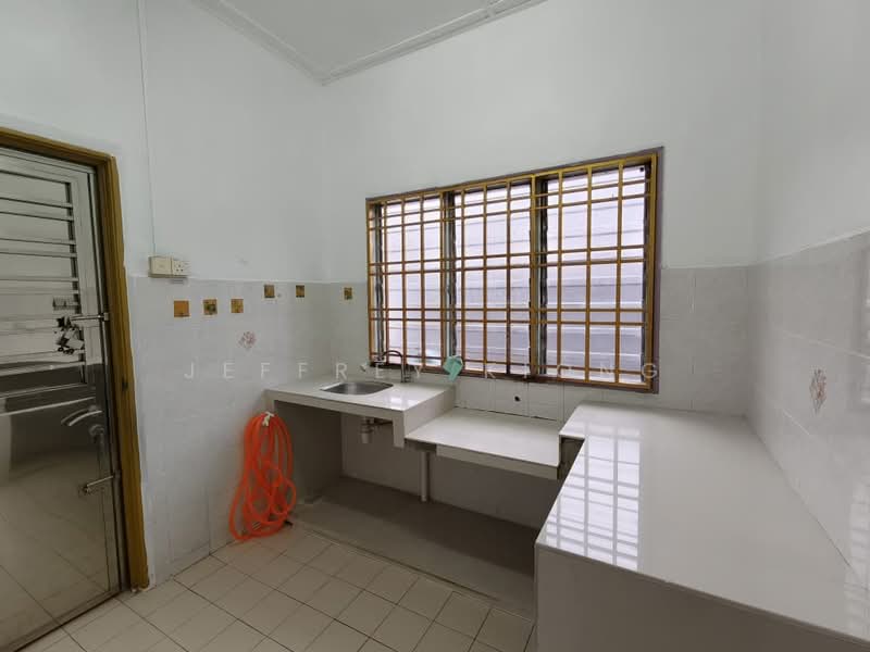 1-storey Terraced House for Sale in Bandar Putra (Kulai) - Jeffrey Kiong - Kitchen - PropertyGuru.com.my
