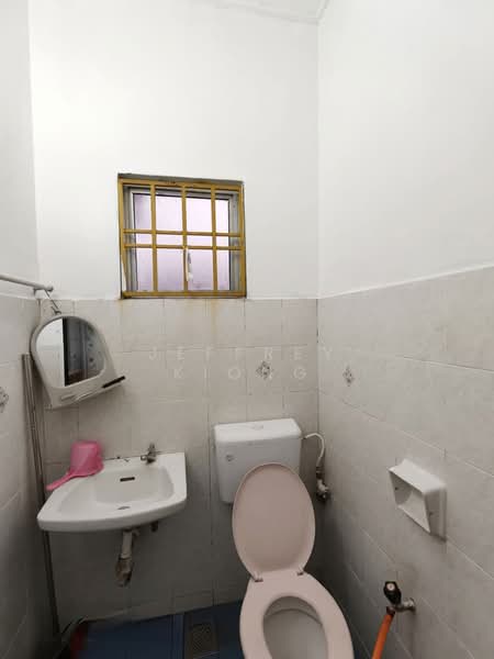 1-storey Terraced House for Sale in Bandar Putra (Kulai) - Jeffrey Kiong - Bathroom - PropertyGuru.com.my
