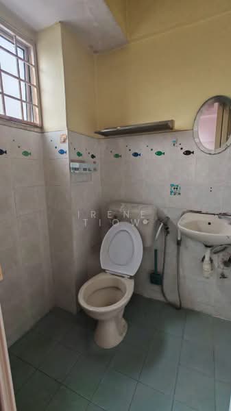 Pangsapuri untuk Dijual di Pangsapuri Lestari - Irene Tiow - Bathroom - PropertyGuru.com.my