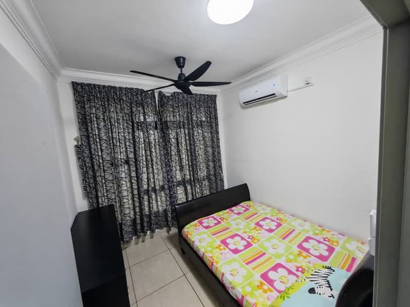 Service Residence for Rent at Pangsapuri Tanah Emas (Golden Sands) - Jimmy . - Bedroom - PropertyGuru.com.my