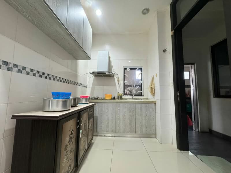 Semi-Detached House for Sale in Rawang (Selangor) - Tris Jong - Kitchen - PropertyGuru.com.my