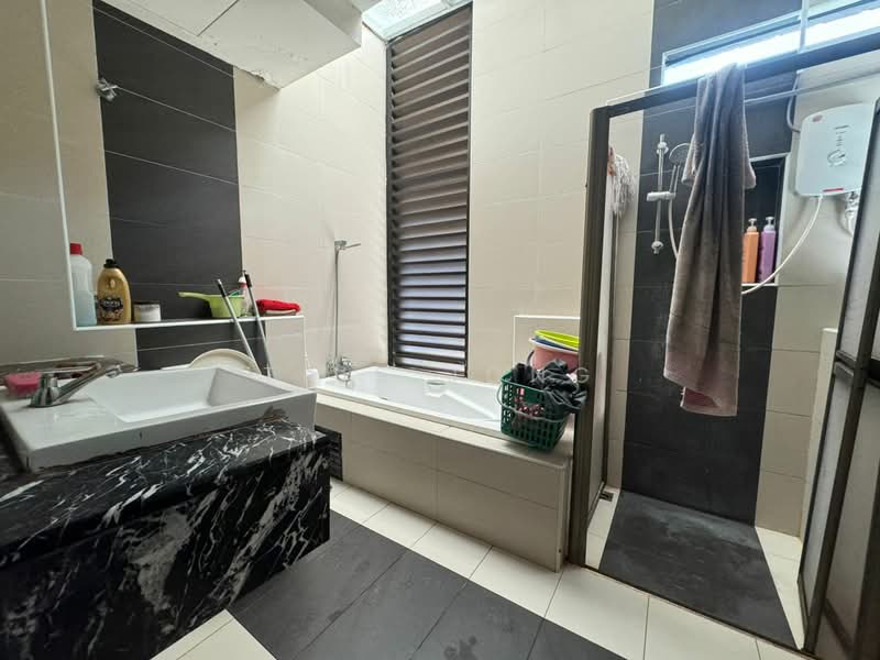 Semi-Detached House for Sale in Rawang (Selangor) - Tris Jong - Bathroom - PropertyGuru.com.my