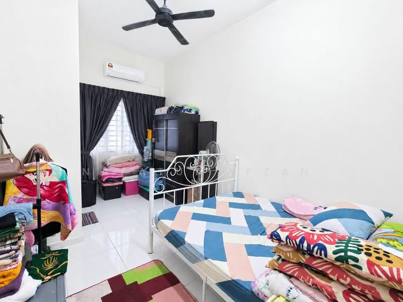 2-storey Terraced House for Sale in Seksyen 30 (Shah Alam) - Nazatul Afzan - PropertyGuru.com.my