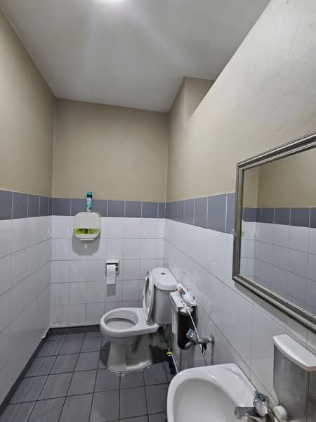 Pejabat untuk Dijual di Kota Kinabalu (Sabah) - Vui Onn Liaw - Bathroom - PropertyGuru.com.my