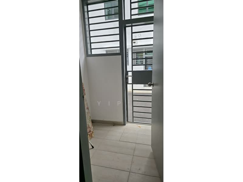 Terraced House for Rent in Kampung Sentosa Barat (Pasir Gudang) - Yip . - Entrance - PropertyGuru.com.my