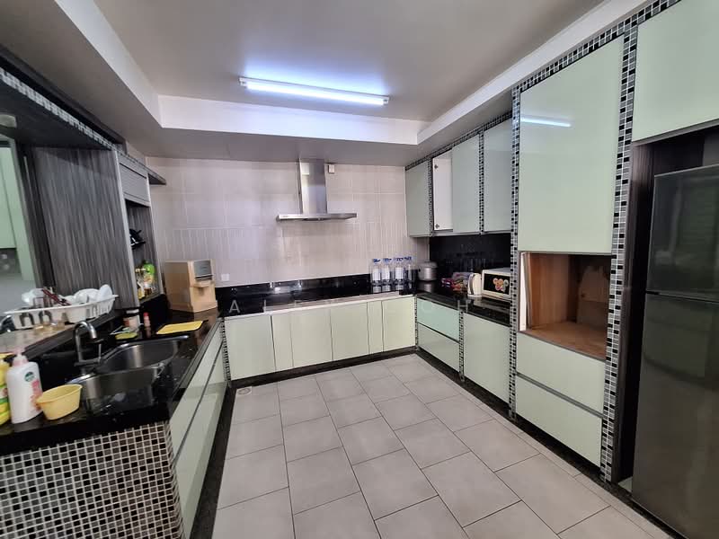 Condominium for Sale at 2 Hampshire - Alex Goh - Kitchen - PropertyGuru.com.my