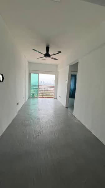 Pangsapuri untuk Dijual di Shineville Garden - Emma Seow - Balcony - PropertyGuru.com.my