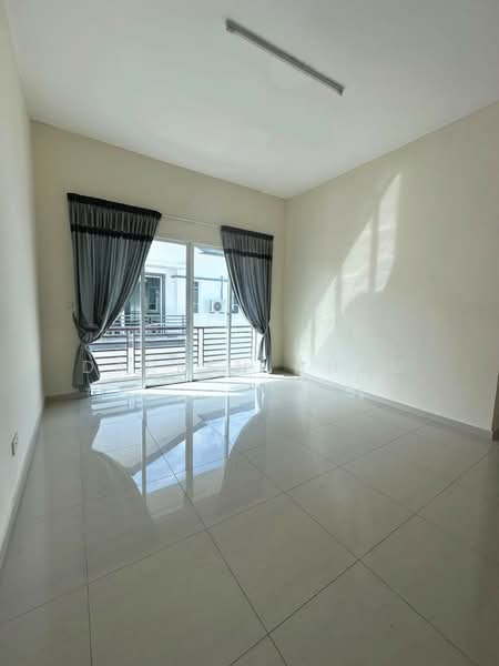 Rumah Berkembar untuk Dijual di Bukit Panchor (Nibong Tebal) - Darren Cham - Living Room - PropertyGuru.com.my