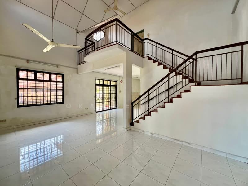1.5-storey Terraced House for Sale in Taman Pelangi Indah (Ulu Tiram) - Orange Koh - Living Room - PropertyGuru.com.my