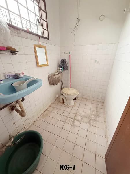 Rumah Teres 2 Tingkat untuk Dijual di Taman Saujana (Klang) - Stephanie Lim - Bathroom - PropertyGuru.com.my