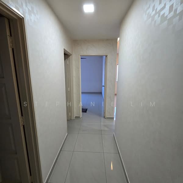 Apartment for Rent at Kemuning Aman - Stephanie Lim - Corridor - PropertyGuru.com.my