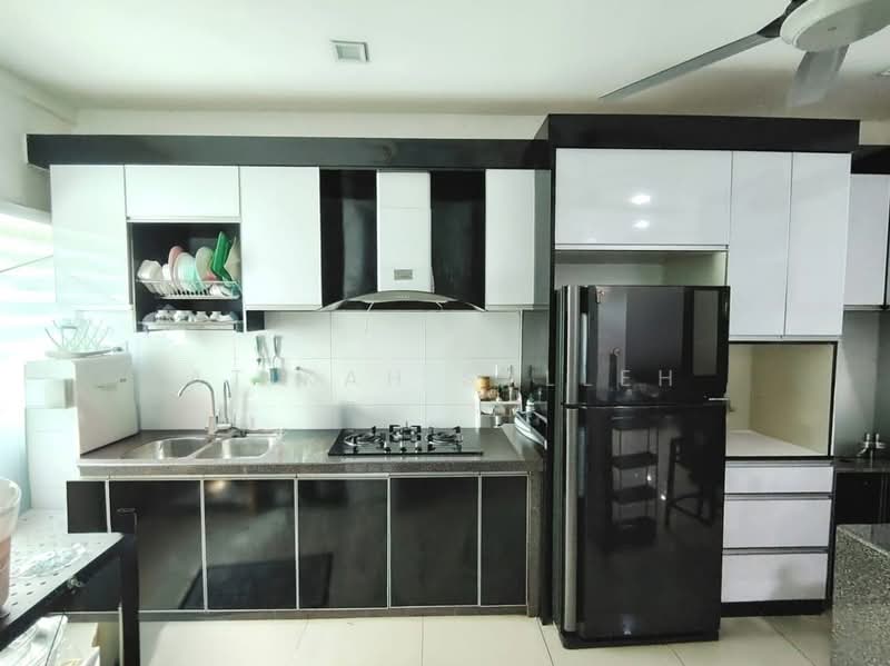 Rumah Teres 2 Tingkat untuk Dijual di Bandar Putra Bertam (Kepala Batas) - Atikah Salleh - Kitchen view 1 - PropertyGuru.com.my