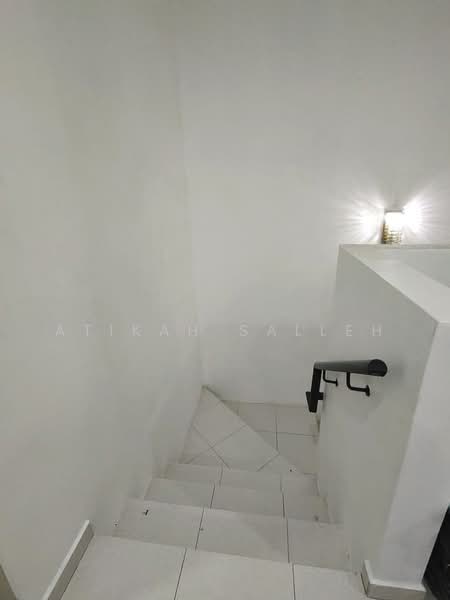 Rumah Teres 2 Tingkat untuk Dijual di Bandar Putra Bertam (Kepala Batas) - Atikah Salleh - Staircase - PropertyGuru.com.my
