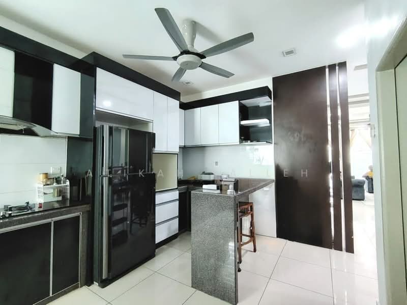 Rumah Teres 2 Tingkat untuk Dijual di Bandar Putra Bertam (Kepala Batas) - Atikah Salleh - Kitchen view 2 - PropertyGuru.com.my