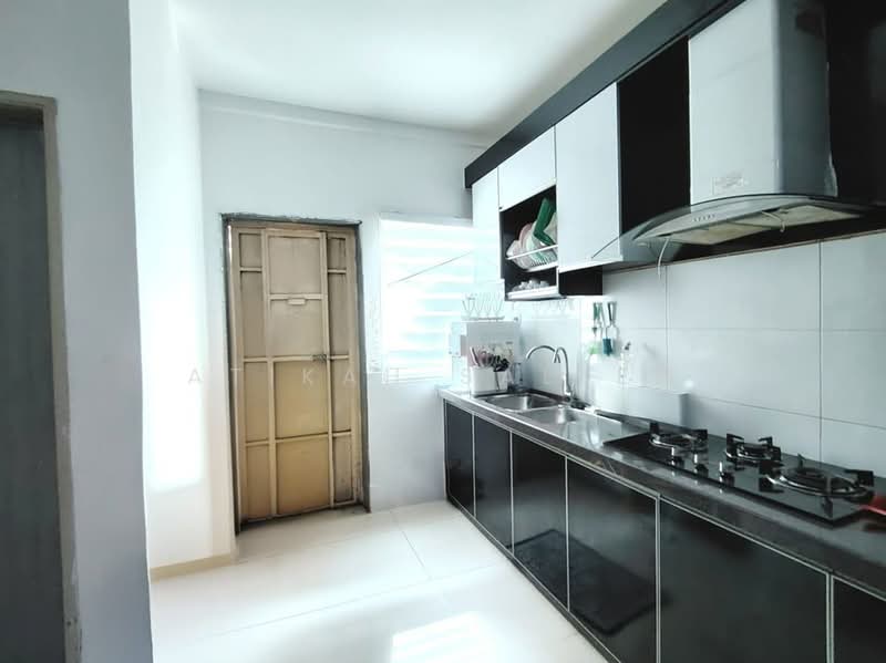 Rumah Teres 2 Tingkat untuk Dijual di Bandar Putra Bertam (Kepala Batas) - Atikah Salleh - Kitchen view 3 - PropertyGuru.com.my