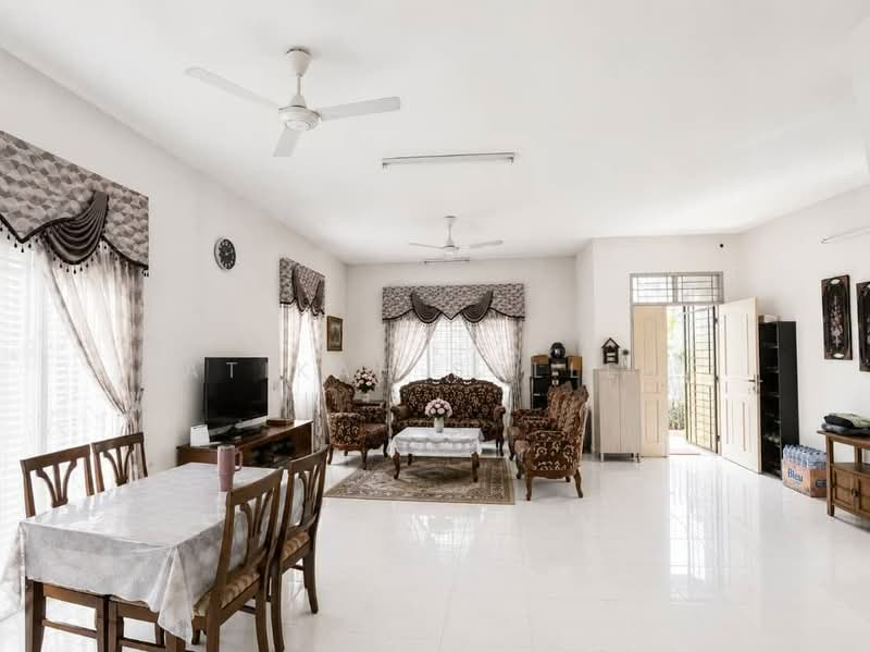 Living room 4