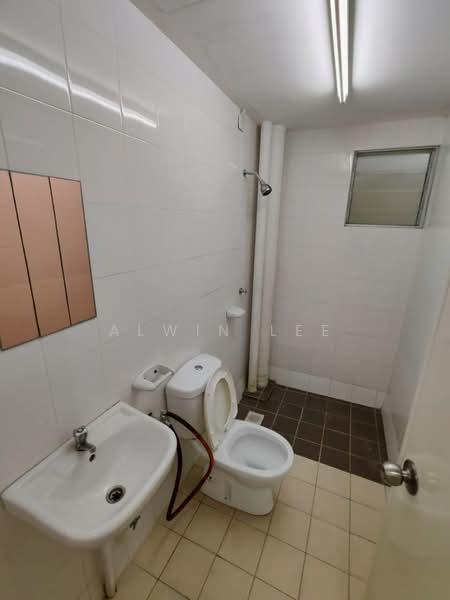 Pangsapuri untuk Disewa di Seri Jati - Alwin Lee - Bathroom - PropertyGuru.com.my