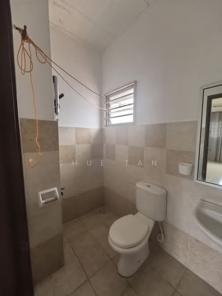 1.5-storey Terraced House for Rent in Bukit Raja (Selangor) - Shue Tan - Bathroom - PropertyGuru.com.my