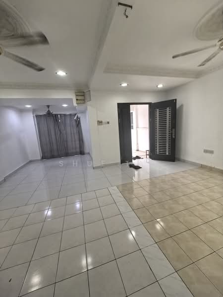 1.5-storey Terraced House for Rent in Bukit Raja (Selangor) - Shue Tan - Living Room - PropertyGuru.com.my