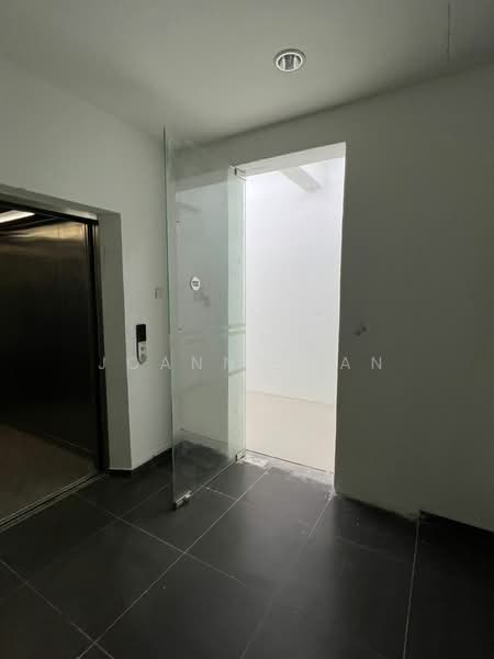 Kedai untuk Disewa di Kota Kemuning (Shah Alam) - Joanna Tan - Entrance - PropertyGuru.com.my