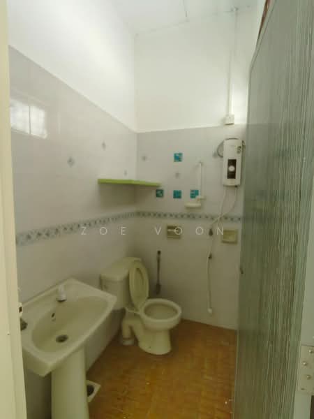Rumah Teres 1 Tingkat untuk Dijual di Taman Daya (Johor Bahru) - Zoe Voon - Bathroom - PropertyGuru.com.my