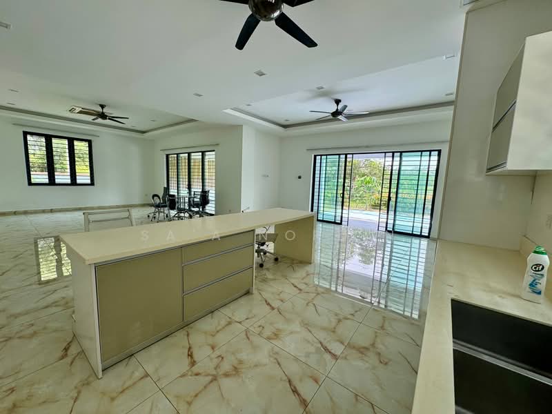 Bungalow for Sale in Shah Alam (Selangor) - Sa'a Nordin - Living Room - PropertyGuru.com.my